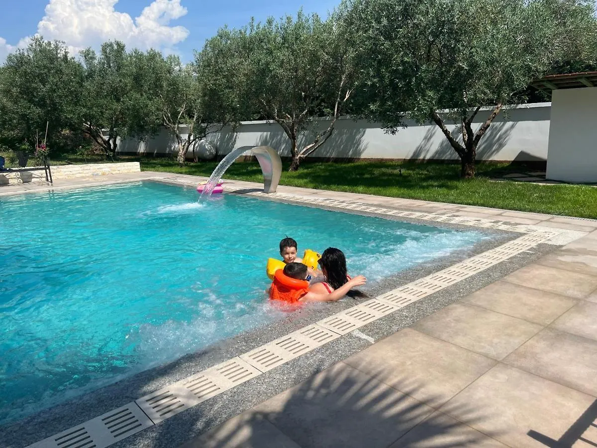 Villa Salo Labinot i Poshtëm
