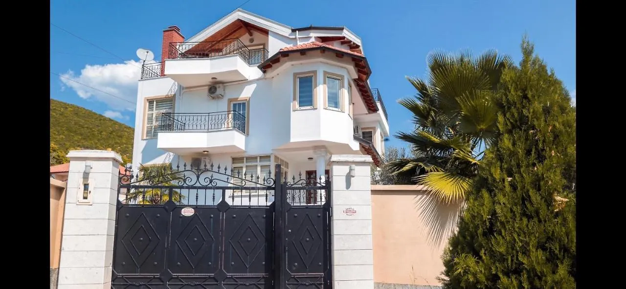 Villa Salo Labinot-Fushe 0*,  Albania